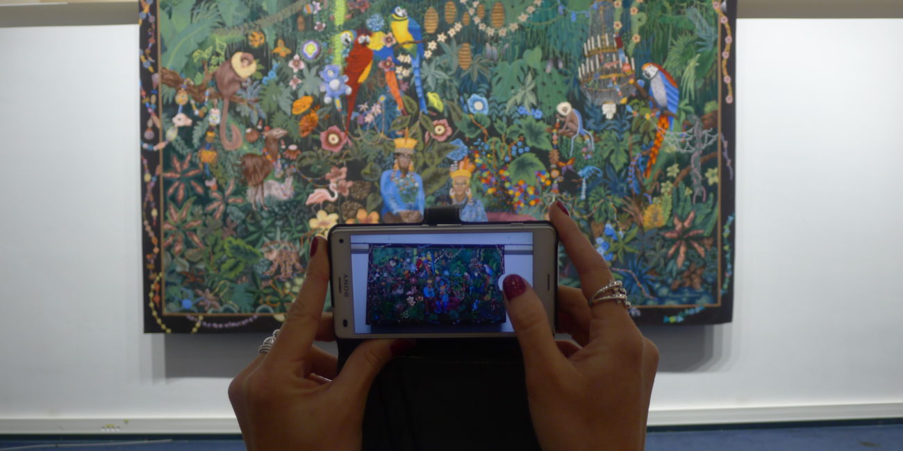 La famille dans la joyeuse verdure