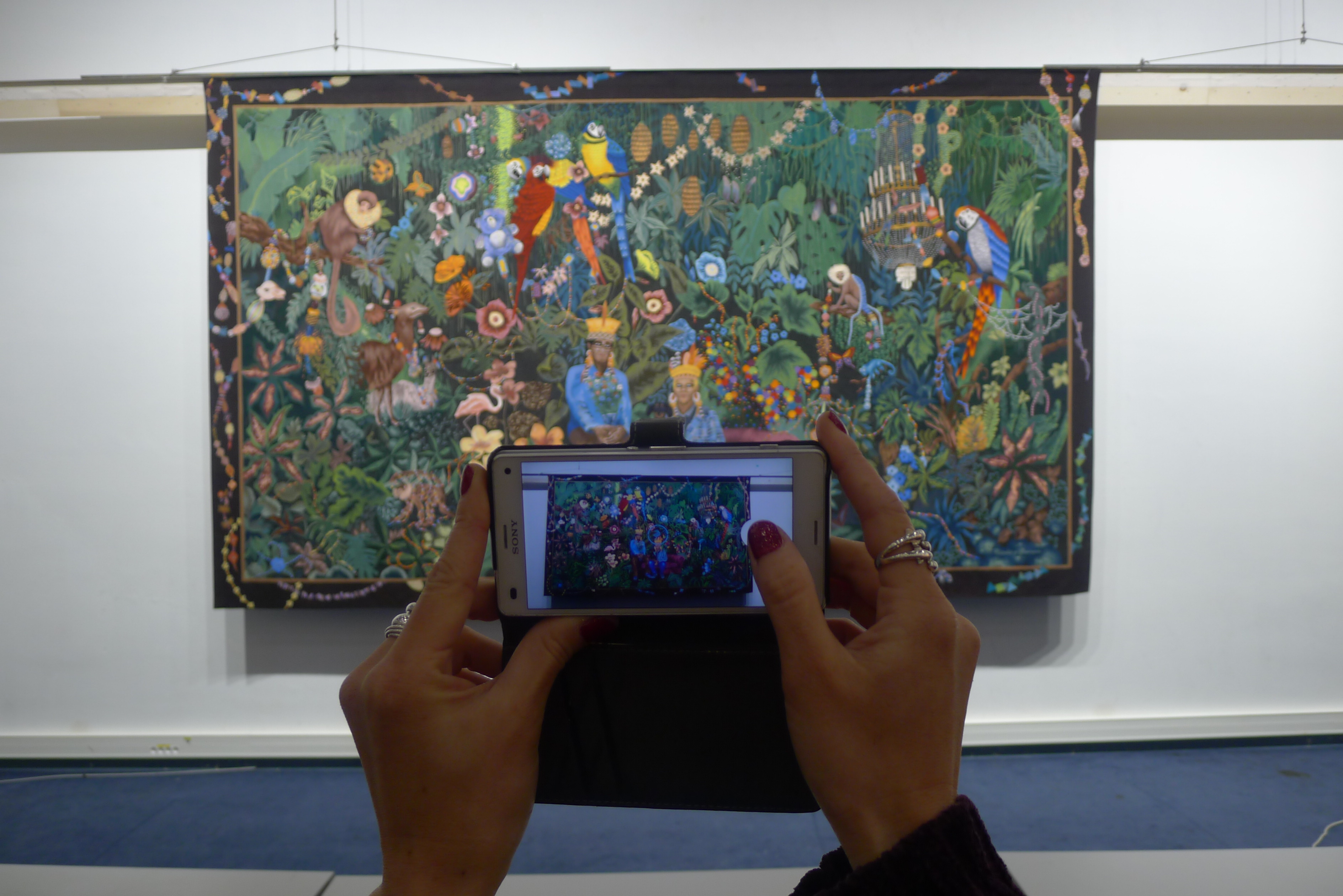 La famille dans la joyeuse verdure