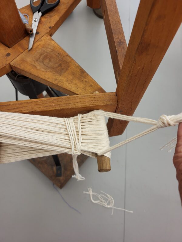 Stage de montage de la chaîne sur métier de basse-lisse et confection des lisses